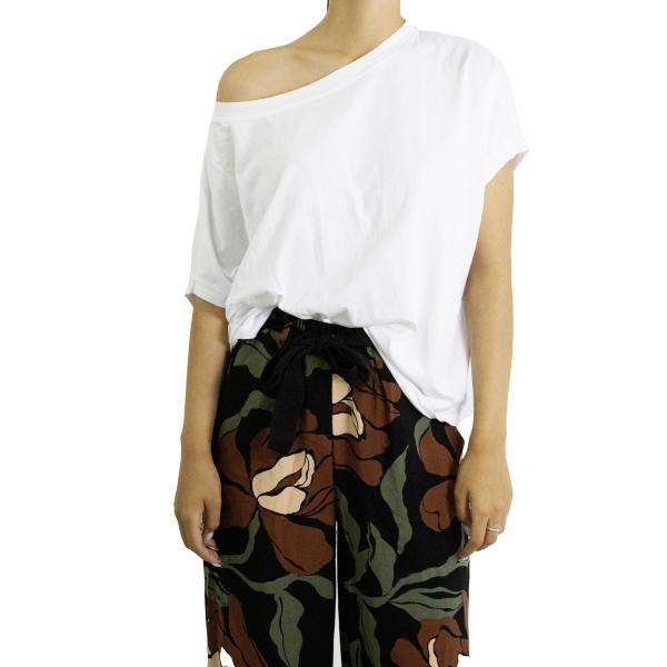 T-shirt tinta unita  morbida con spalla regolabile 